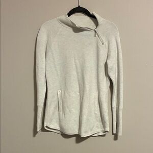 Tahari Women's Cream V-Neck Sweater